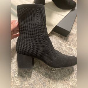 Eileen Fisher Choice Black Mesh Knit Ankle Boots/Size 8.5